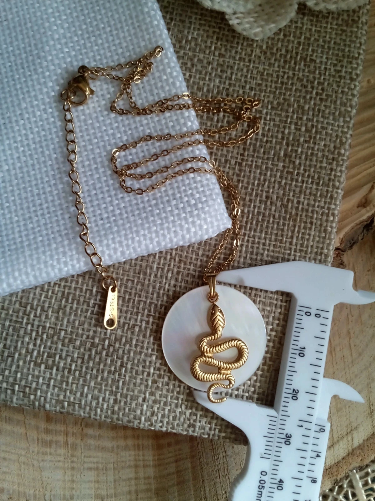 Collier en acier inoxydable serpent et nacre naturelle – photo 2